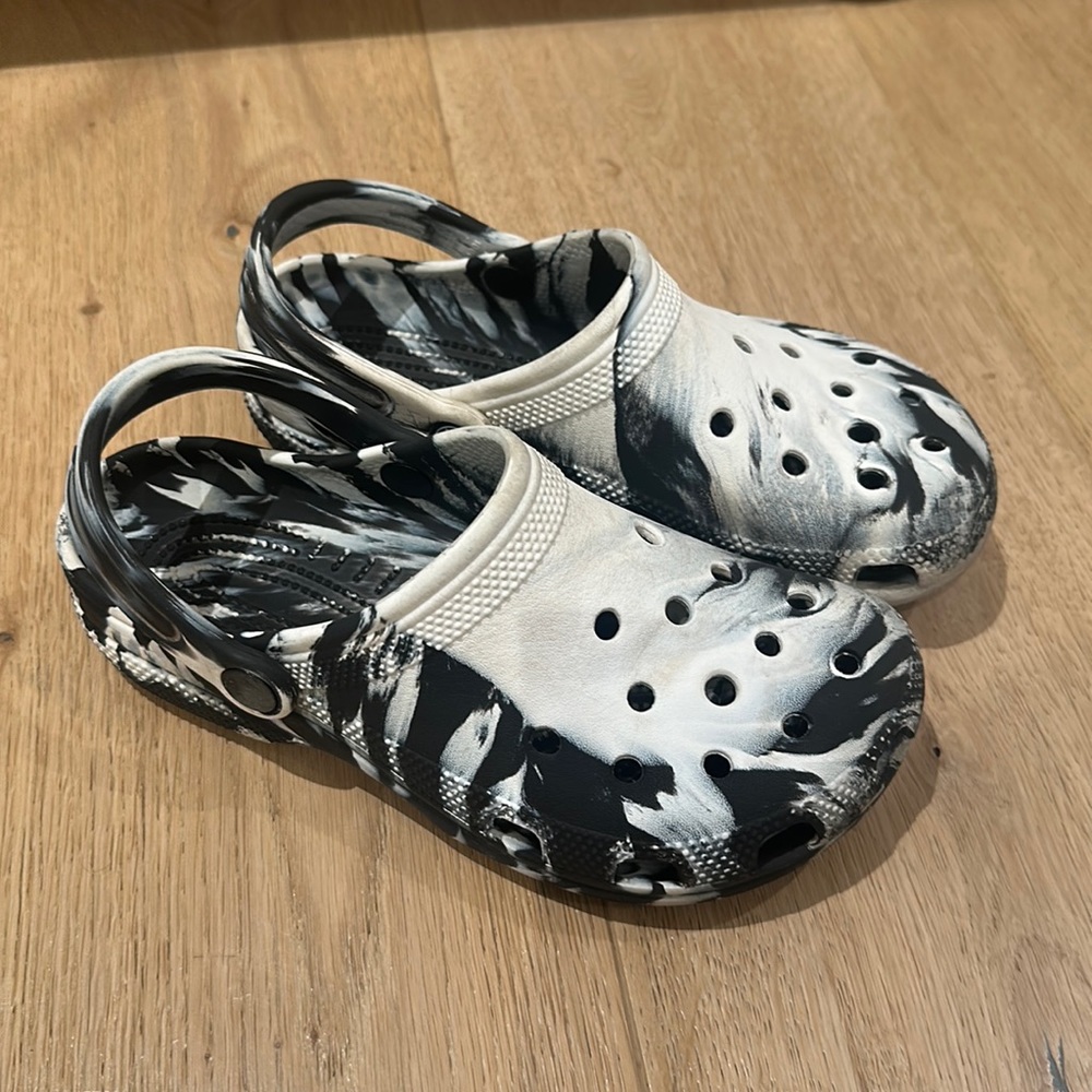 Kids crocs size 4 . Used but as seen from the images has more wear in them.